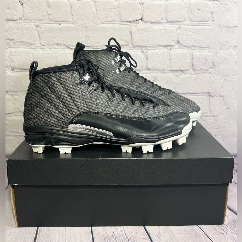 Air Jordan XII Retro MCS Molded Baseball Cleats. M 8.5 Only worn onto the field